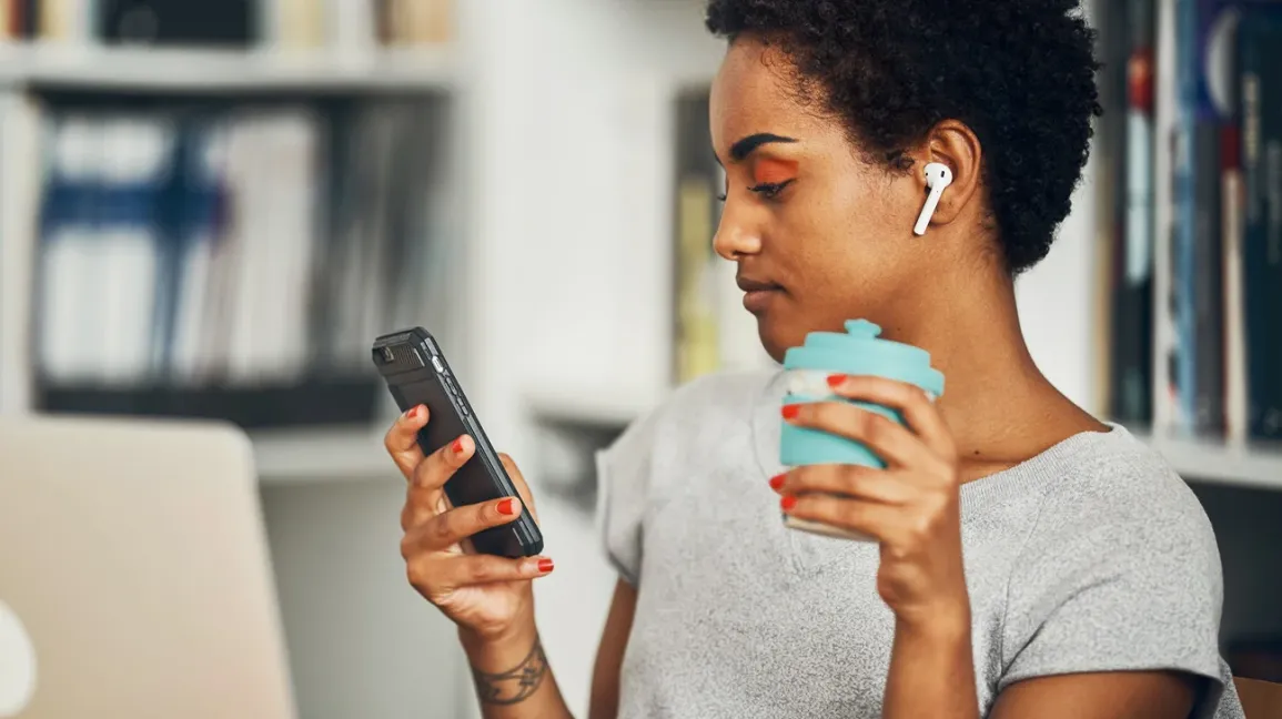 How Long Should You Wear Earbuds a Day?